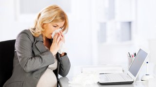 Itchy eyes, sore throat: How to manage allergies and asthma during pregnancy