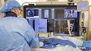 Using light instead of X-rays makes complex aortic repairs safer, more precise