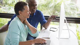 6 ways to support seniors during the COVID-19 pandemic