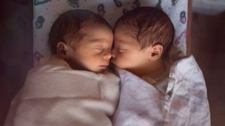 Is giving birth to twins genetic? Well, that depends