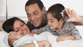 4 tips for creating a family-centered birth plan