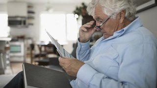 Macular degeneration: Advances in stem cell and gene therapy