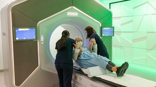 DARTBOARD: Novel head & neck cancer trial targets personalized, daily radiation therapy