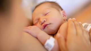 Kangaroo care: Health benefits for newborns and parents