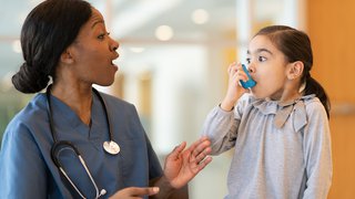 How parents can help kids avoid asthma attacks and control symptoms