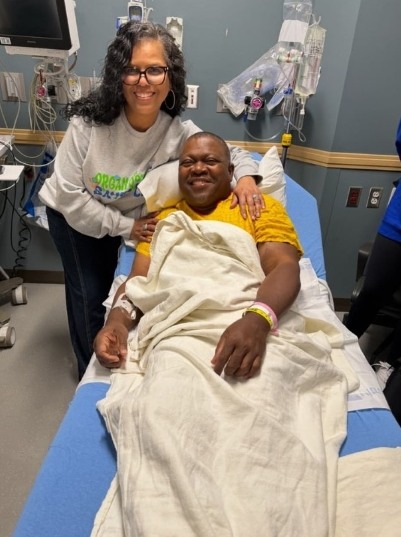 RayMond Hamilton with his younger sister QueTrenia Hogans in the hospital at UTSW before his transplant.