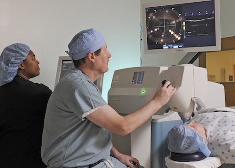 R. Wayne Bowman, M.D., uses the image-guided and bladeless LenSx® laser to program the size, shape, and location of each incision during cataract-removal surgery.