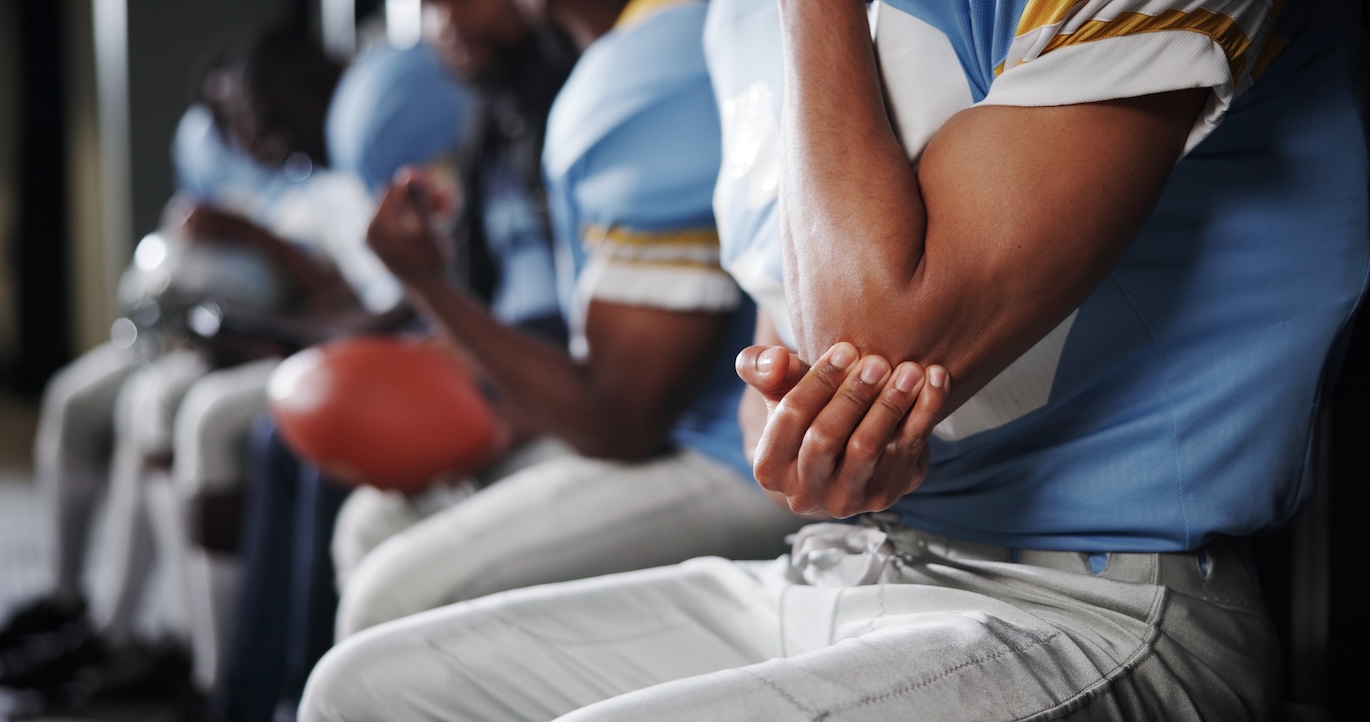 player holding his elbow