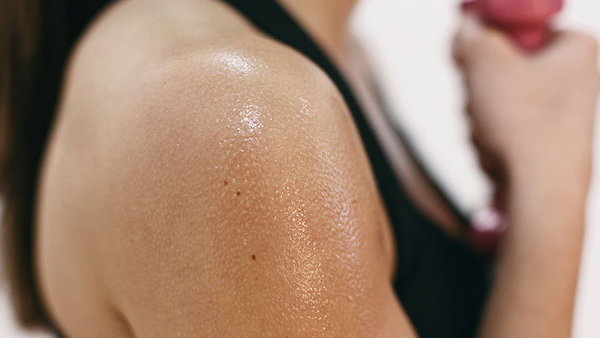 健康・医学 Shoulder Injuries in the Athlete Common Shoulder Injuries in Sports & How To Treat Them